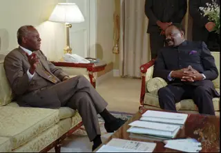 José Eduardo dos Sandos (esq) e Jonas Savimbi (dir)