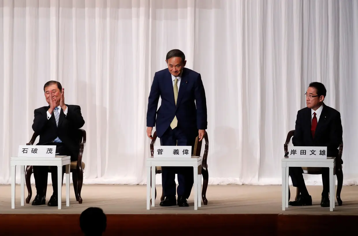 Sessão de discursos para a eleição do Partido Liberal Democrático em Tóquio, no Japão. Yoshihide Suga, ao centro, está a concorrer para a liderança do partido.