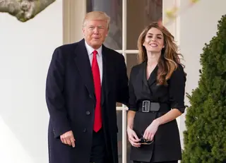 Donald Trump e a conselheira presidencial Hope Hicks na Casa Branca