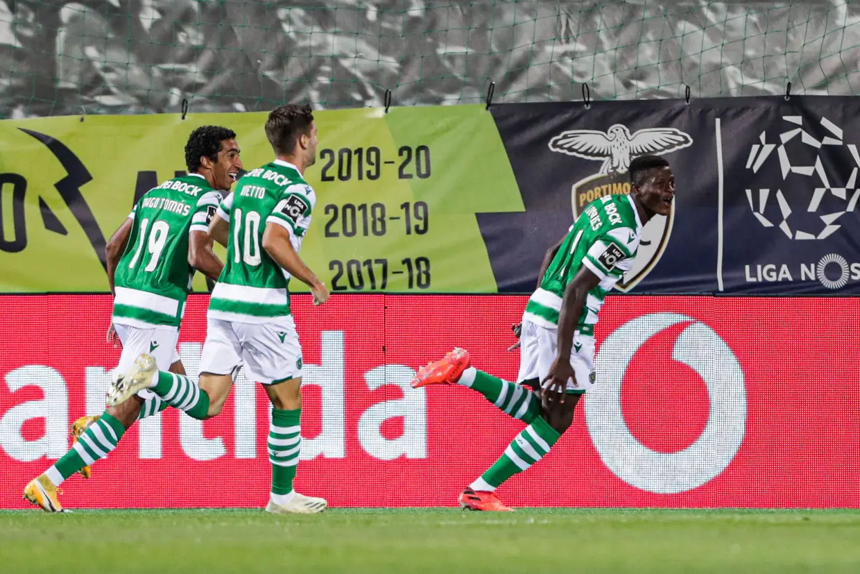 O Sporting venceu por 2-0 no terreno do Portimonense. O lateral Nuno Mendes, aos quatro minutos, e o avançado Nuno Santos, aos 11, marcaram os golos da vitória.
