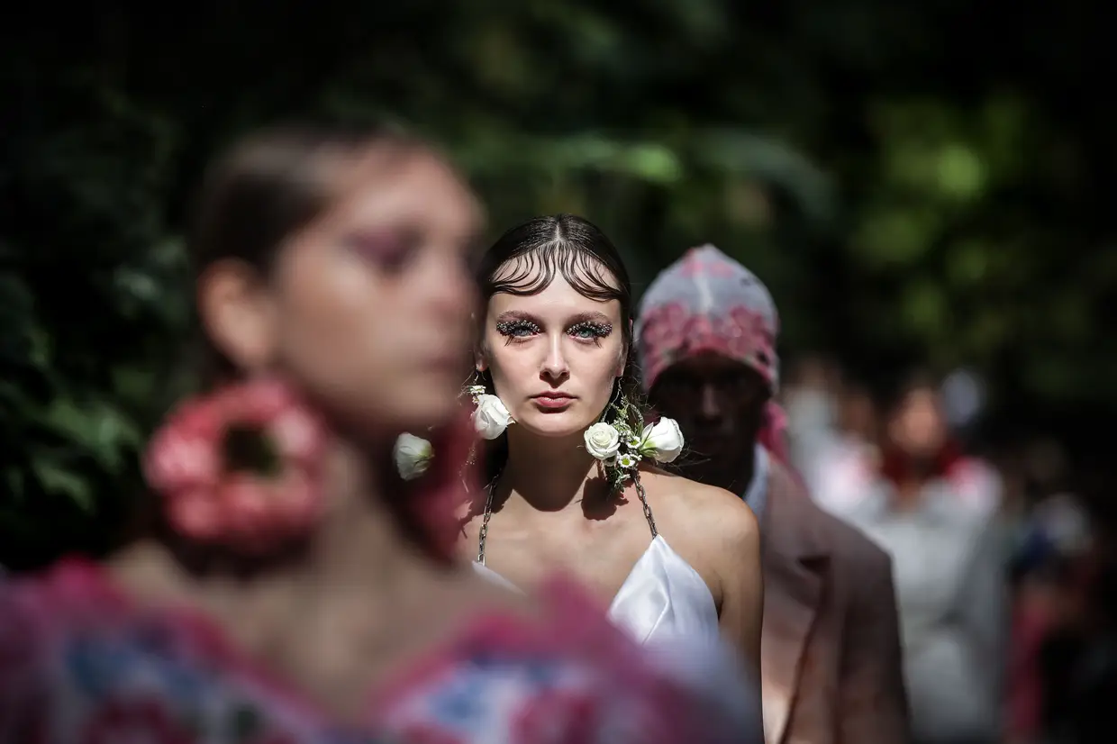 Modelos apresentam criações do estilista português Behen durante a Lisboa Fashion Week, em Lisboa