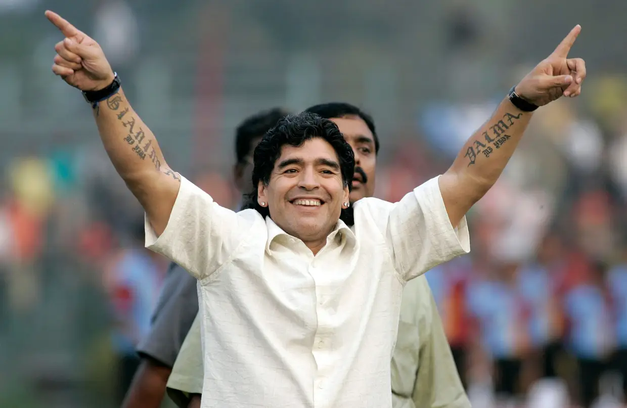 Foi também em 2008 que Maradona assume o cargo de treinador da seleção nacional Argentina.
