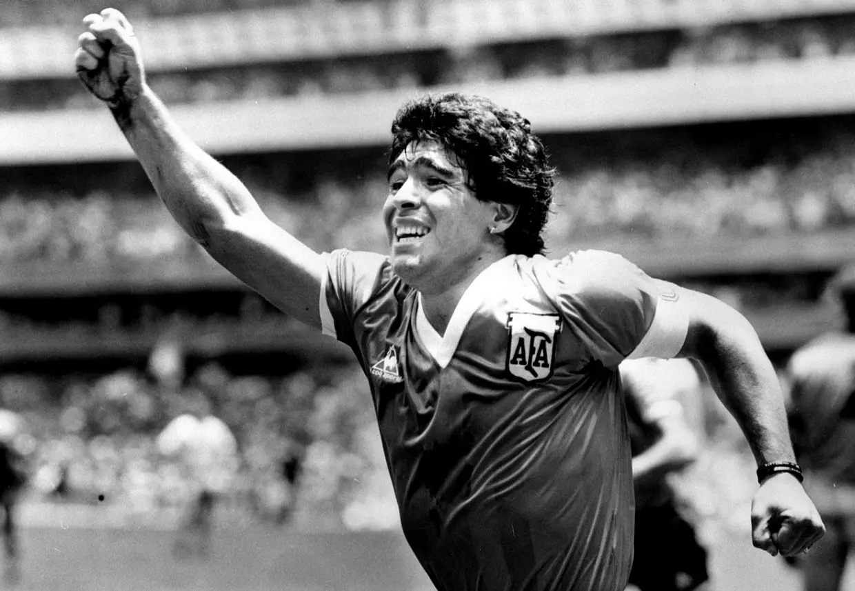 Nas semi-finais do Campeonato do Mundo no México, em 1986, Maradona celebra o golo da vitória contra a Inglaterra.
