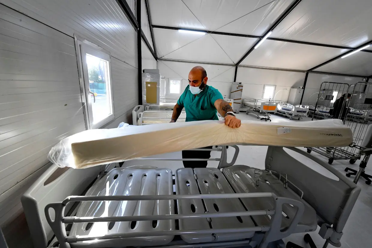 Área com 16 camas montada no hospital Cardarelli durante a segunda vaga da pandemia de Covid-19, em Nápoles, Itália