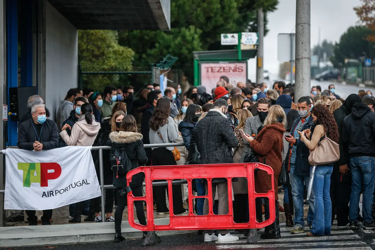 Protesto de trabalhadores da TAP contra plano de reestruturação da empresa, organizado pelo movimento "Os Números da TAP Têm Rosto", no Aeroporto de Lisboa, em Lisboa.