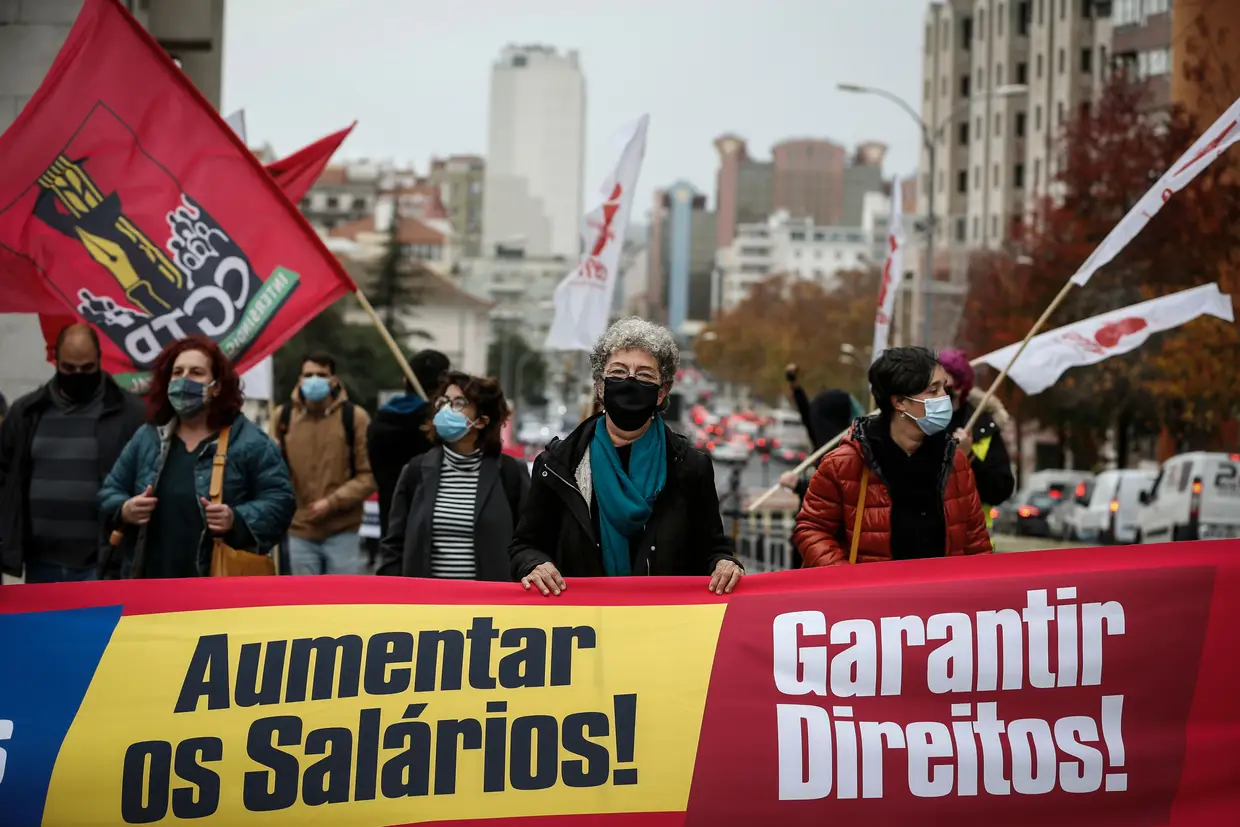 A secretária-geral da CGTP-IN, Isabel Camarinha participa na manifestação "Proteger os trabalhadores! Aumentar salários! Garantir direitos!" organizada pela CGTP-IN, em arruado do Campo Pequeno até ao Ministério do Trabalho, em Lisboa.
