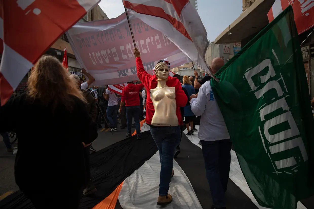 Um protesto contra a recessão económica e a atuação do Governo durante a pandemia de covid-19, em Tel Aviv, Israel.
