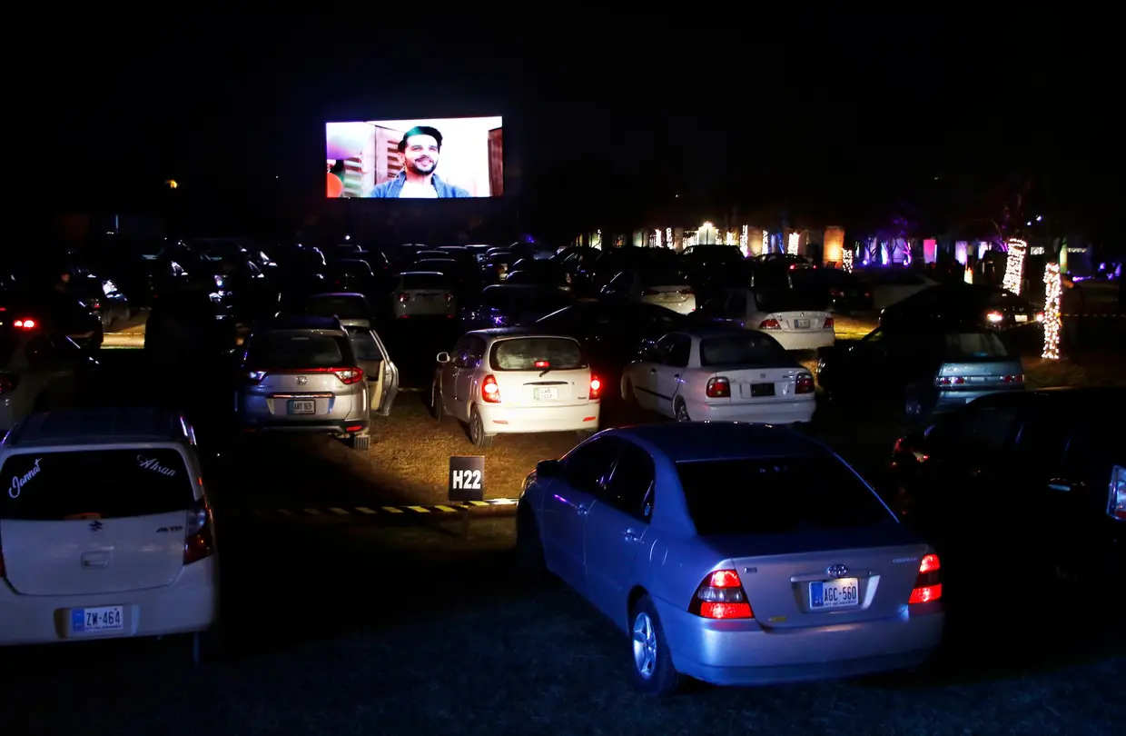 Um cinema drive-in em Islamabad, Paquistão.