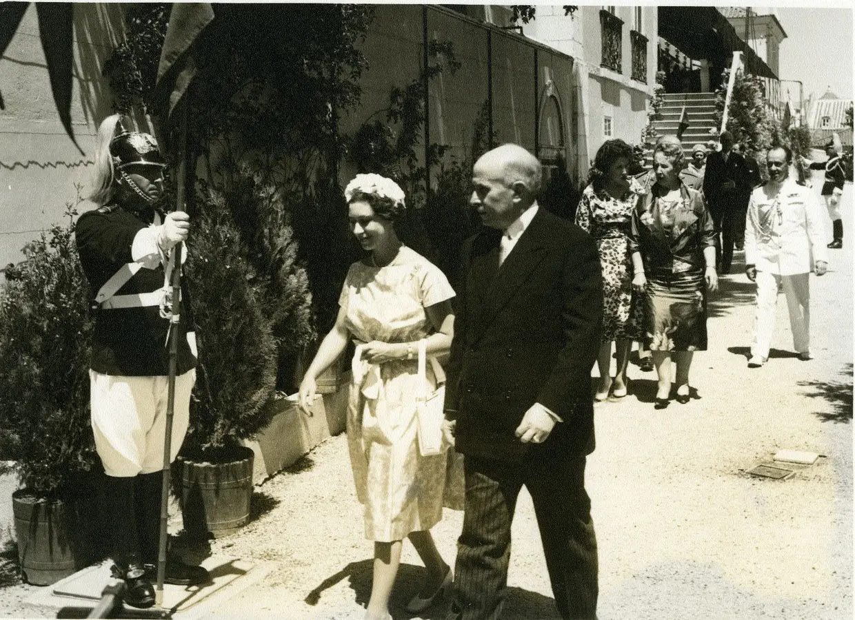 O Presidente Américo Tomás com a princesa Margarida de Inglaterra depois do almoço oferecido no Palácio de Belém (1959)