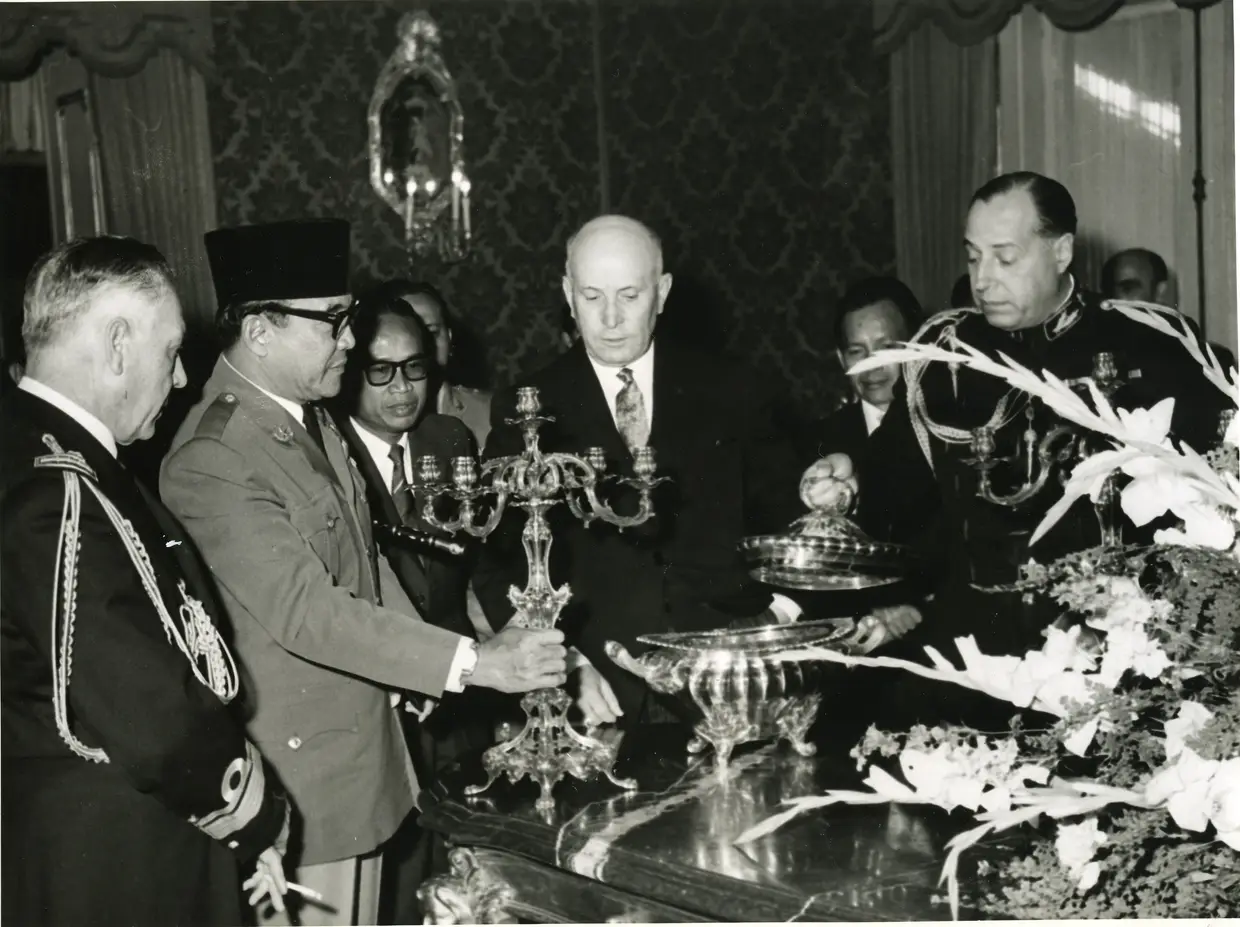 Receção ao Presidente Soekarno no Palácio de Belém por ocasião da visita oficial do Chefe de Estado indonésio a Portugal (1960)