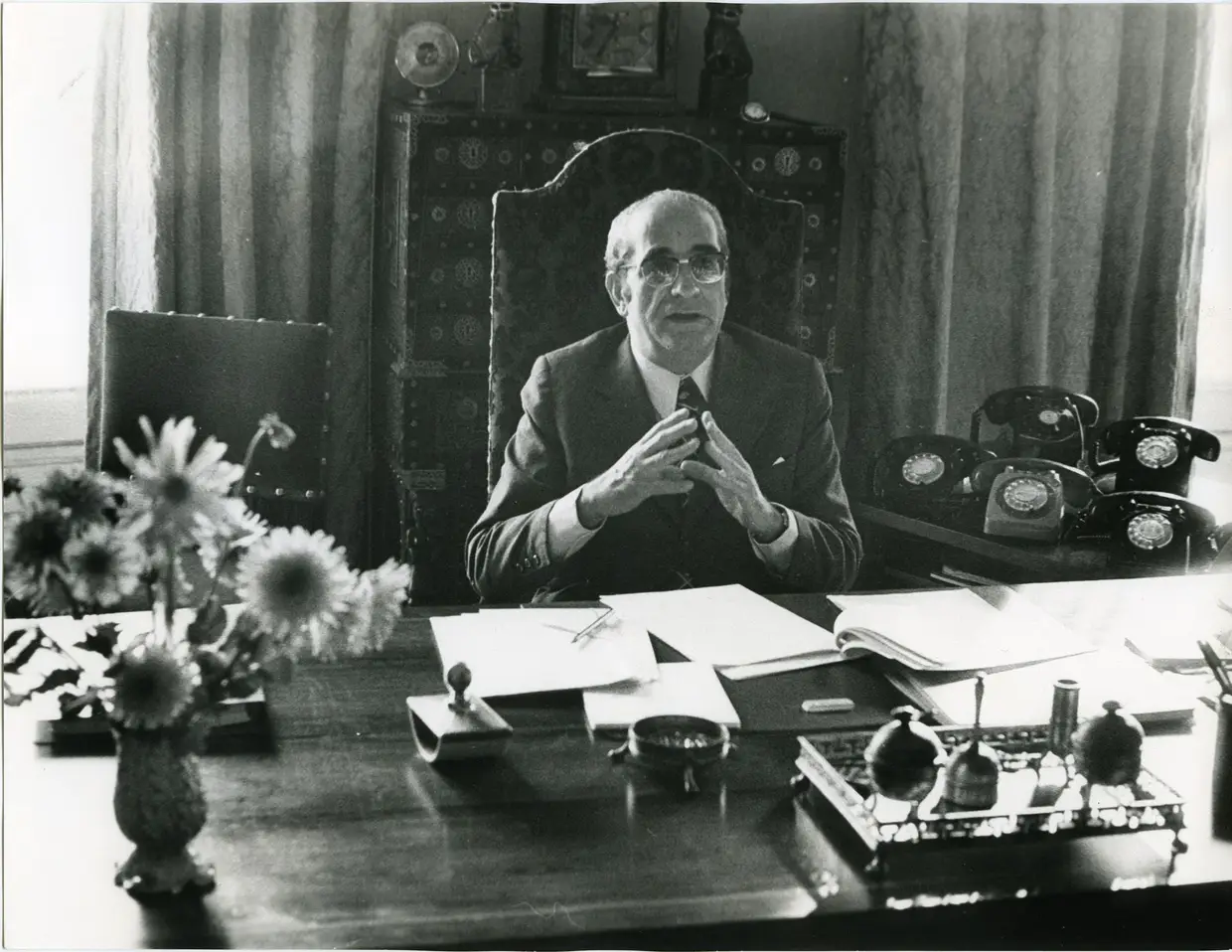 O Presidente Costa Gomes no seu gabinete de trabalho no Palácio de Belém (1974)