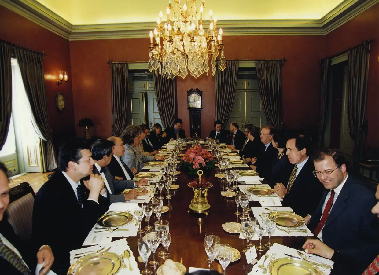 O Presidente Jorge Sampaio acompanhado pelo PR do Governo Autónomo da Catalunha, Jordi Pujol, durante um almoço realizado no Palácio de Belém (2002)