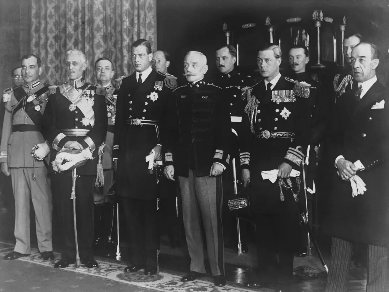 Príncipe do País de Gales, Eduardo, e o príncipe George com o Presidente Óscar Carmona durante uma visita oficial ao Palácio de Belém (1931)