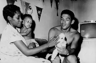 Garrincha com a mulher e a filha Terezinha (foto de 1963)