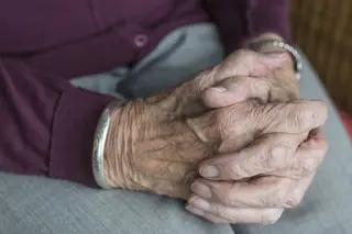 Há 45 surtos de covid em lares, a maioria com idosos assintomáticos