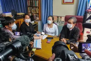 Advogados de Aung San Suu Kyi falam aos jornalistas
