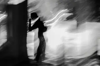 Paralisia do sono. “Às vezes os vultos sentavam-se na minha cama ou deitavam-se ao meu lado”