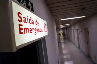 Maioria dos pacientes com covid-19 no Brasil são mais novos