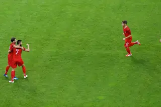 Quiz: pode o jogo recomeçar com jogadores a celebrar um golo fora das quatro linhas?