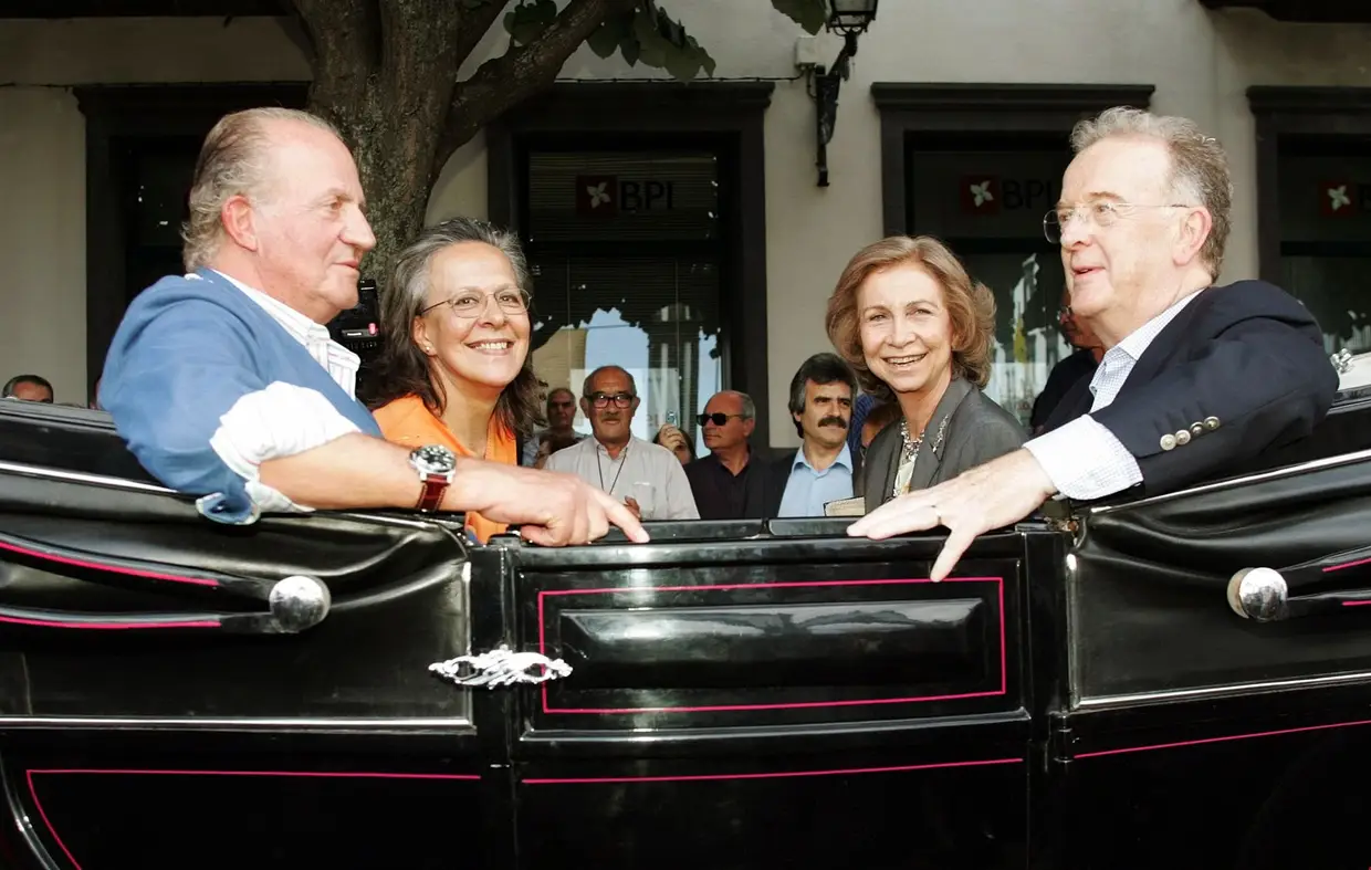 28 julho 2005 - Os reis de Espanha, Juan Carlos e Sofia, acompanhados pelo Presidente da República e a primeira-dama portugueses, Jorge Sampaio e Maria Rita, durante uma visita à ilha de São Miguel, nos Açores.