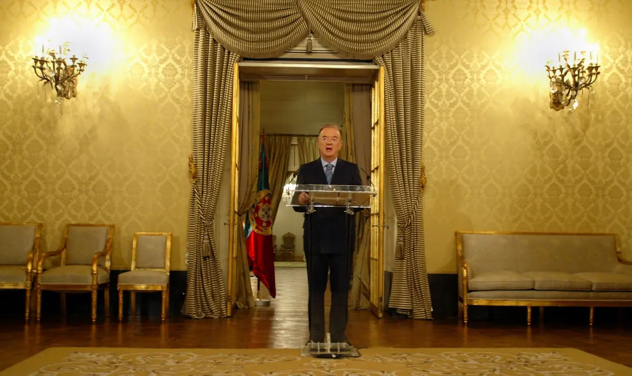 10 dezembro 2004 - O Presidente da República, Jorge Sampaio, discursa ao país a partir do Palácio de Belém, em Lisboa, sobre as decisões de dissolver a Assembleia da República e convocar eleições antecipadas.