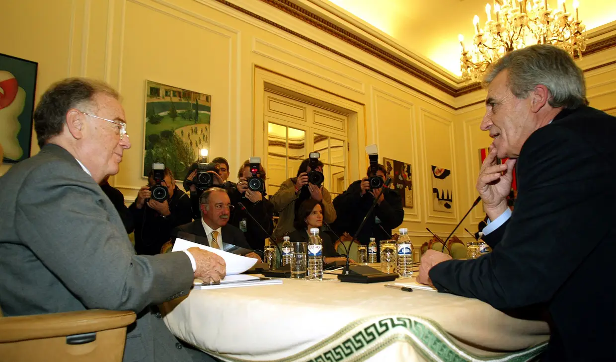 9 dezembro 2004 - O Presidente da República, Jorge Sampaio, recebe o líder do Partido Comunista, Jerónimo de Sousa, no Palácio de Belém, em Lisboa.