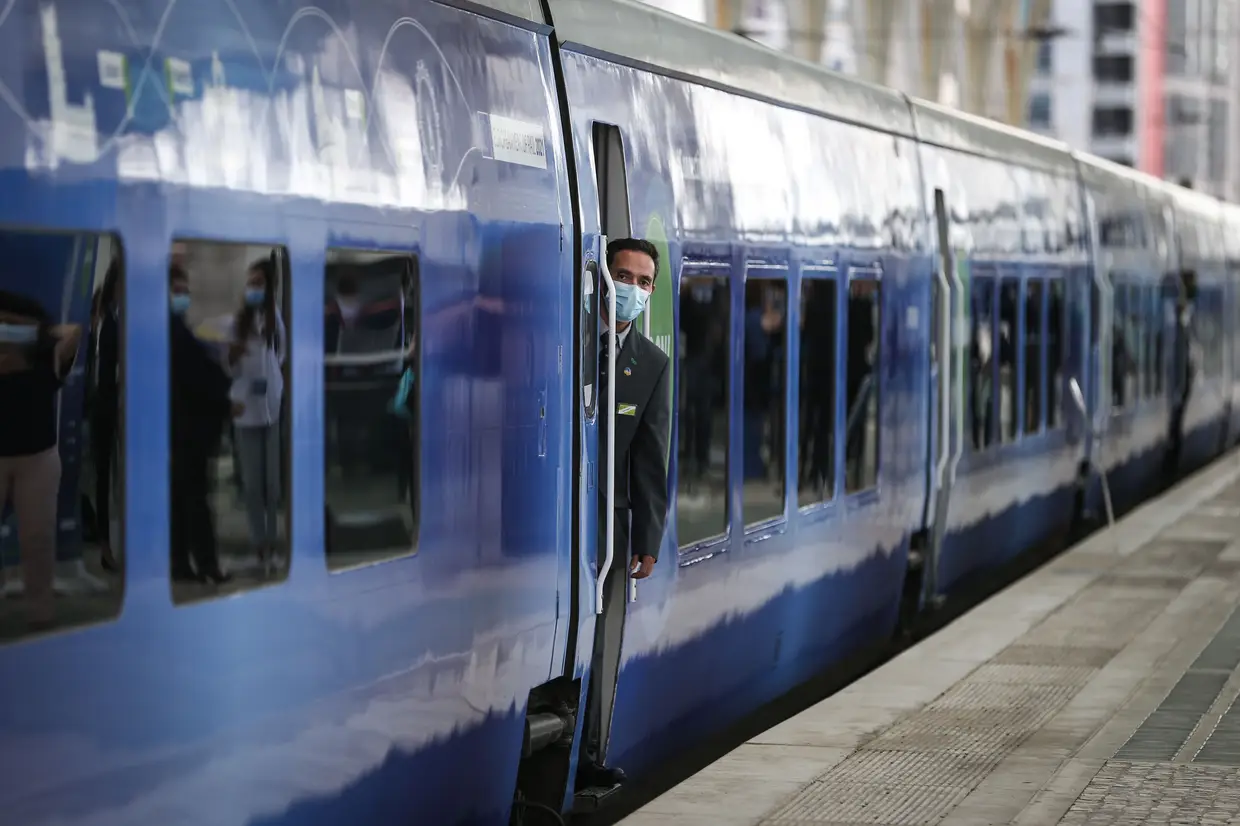 Começou em Lisboa a viagem do ‘Conecting Europe Express’, organizada no âmbito do ano europeu do transporte ferroviário, e termina em Paris no dia 7 de outubro.