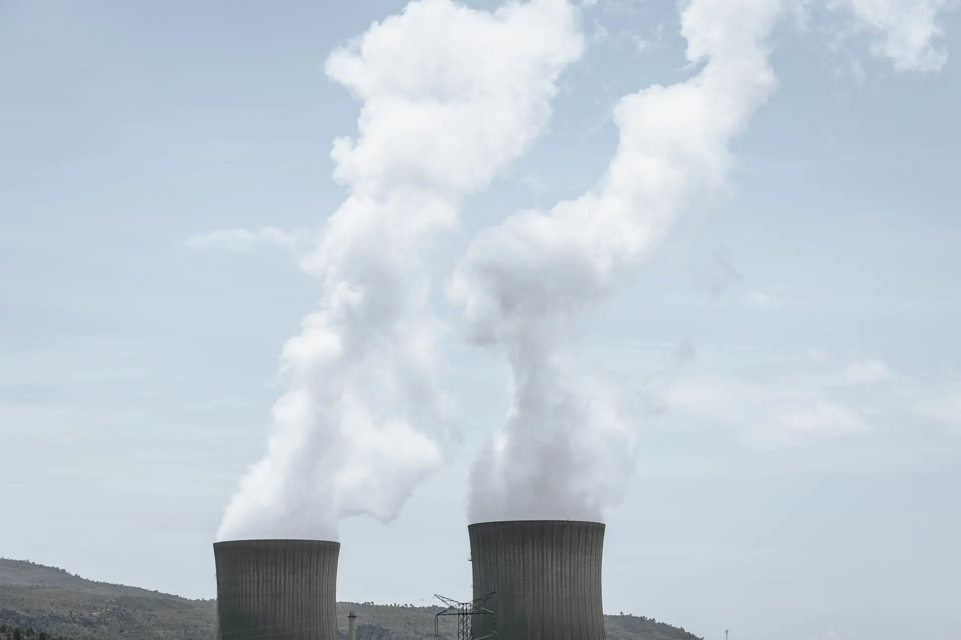 Um morto e três feridos em fuga de dióxido de carbono em central