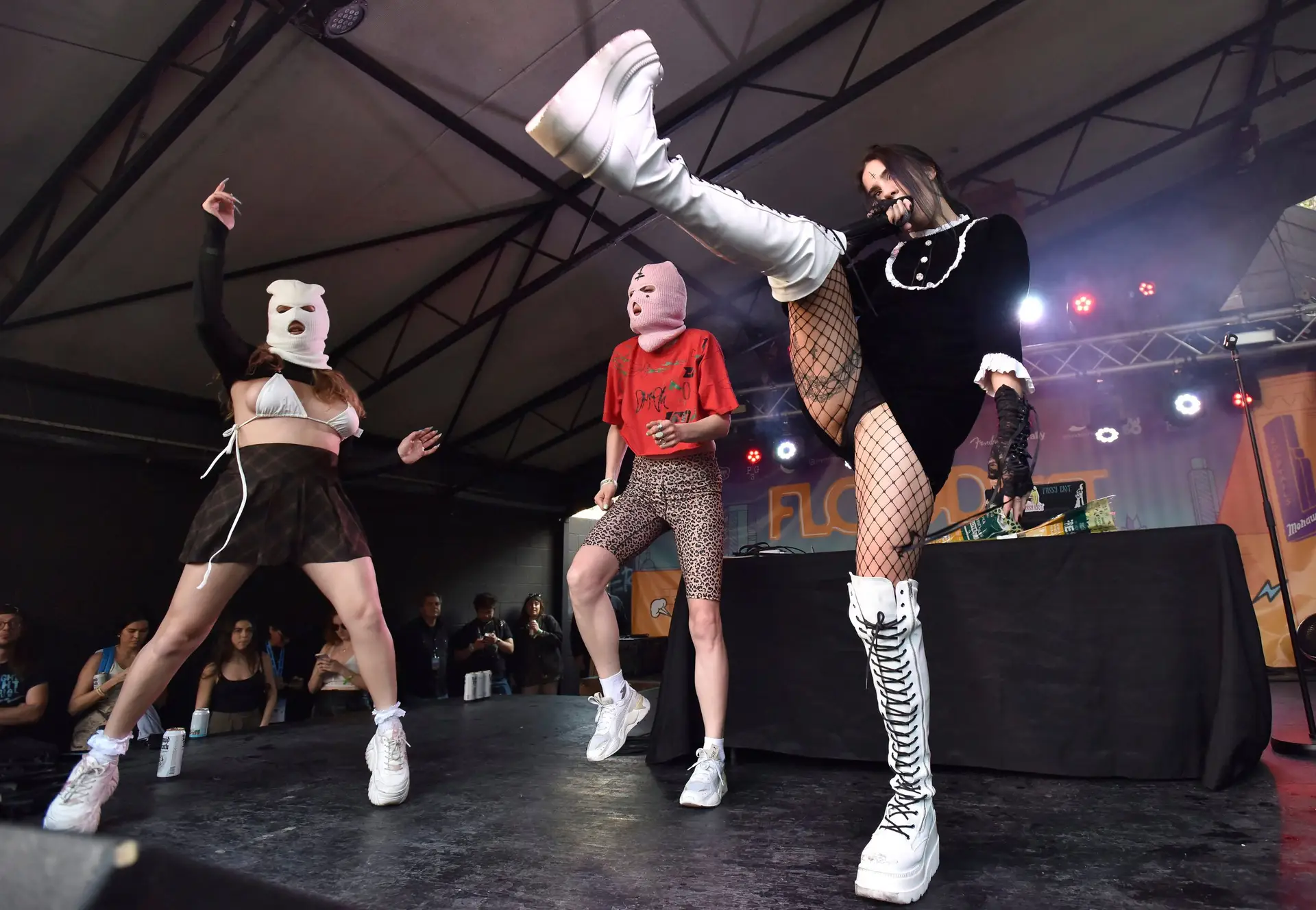 Pussy Riot regressam a Portugal em junho SIC Notícias