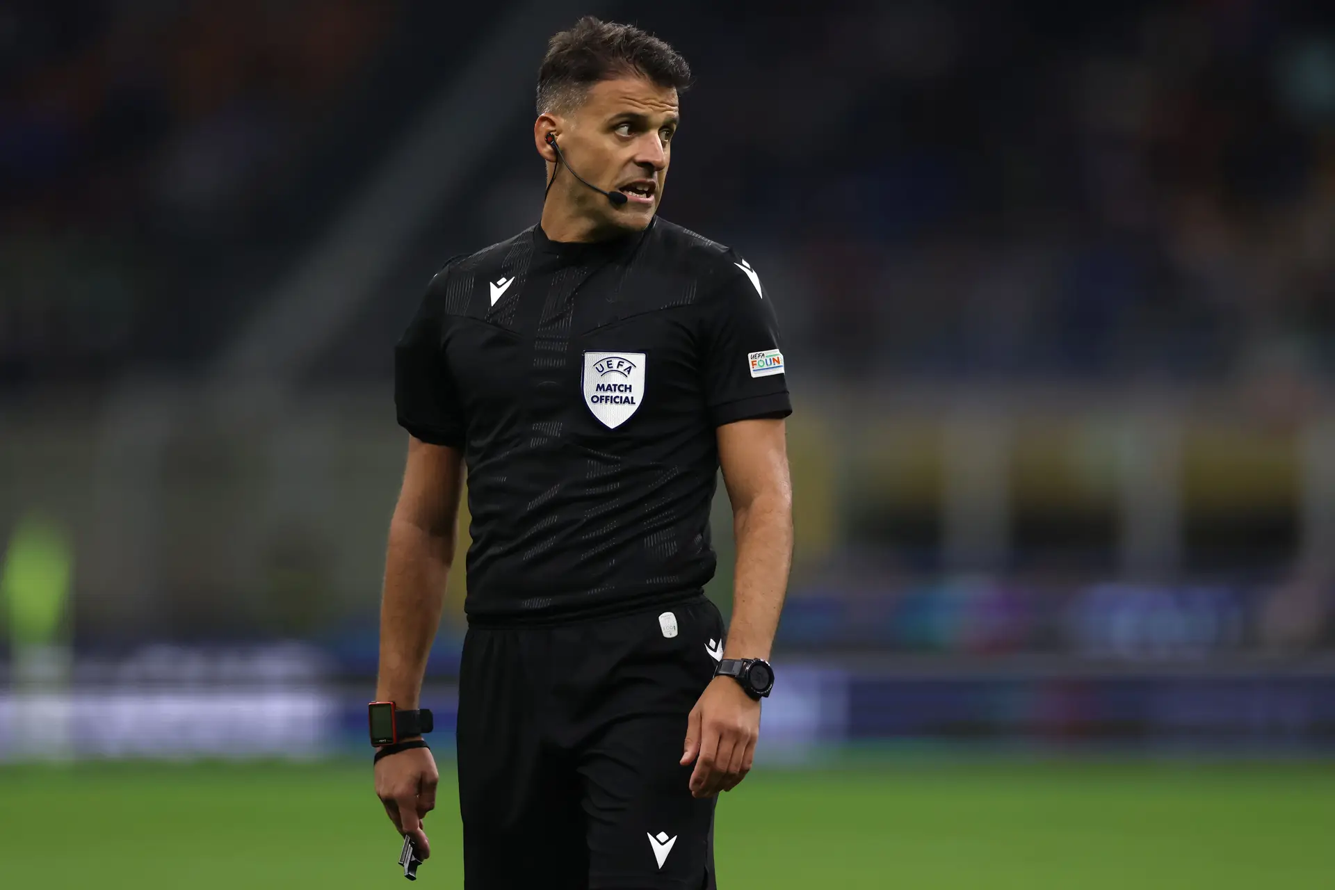 Árbitro espanhol Jesús Gil Manzano arbitra receção do Benfica ao PSG