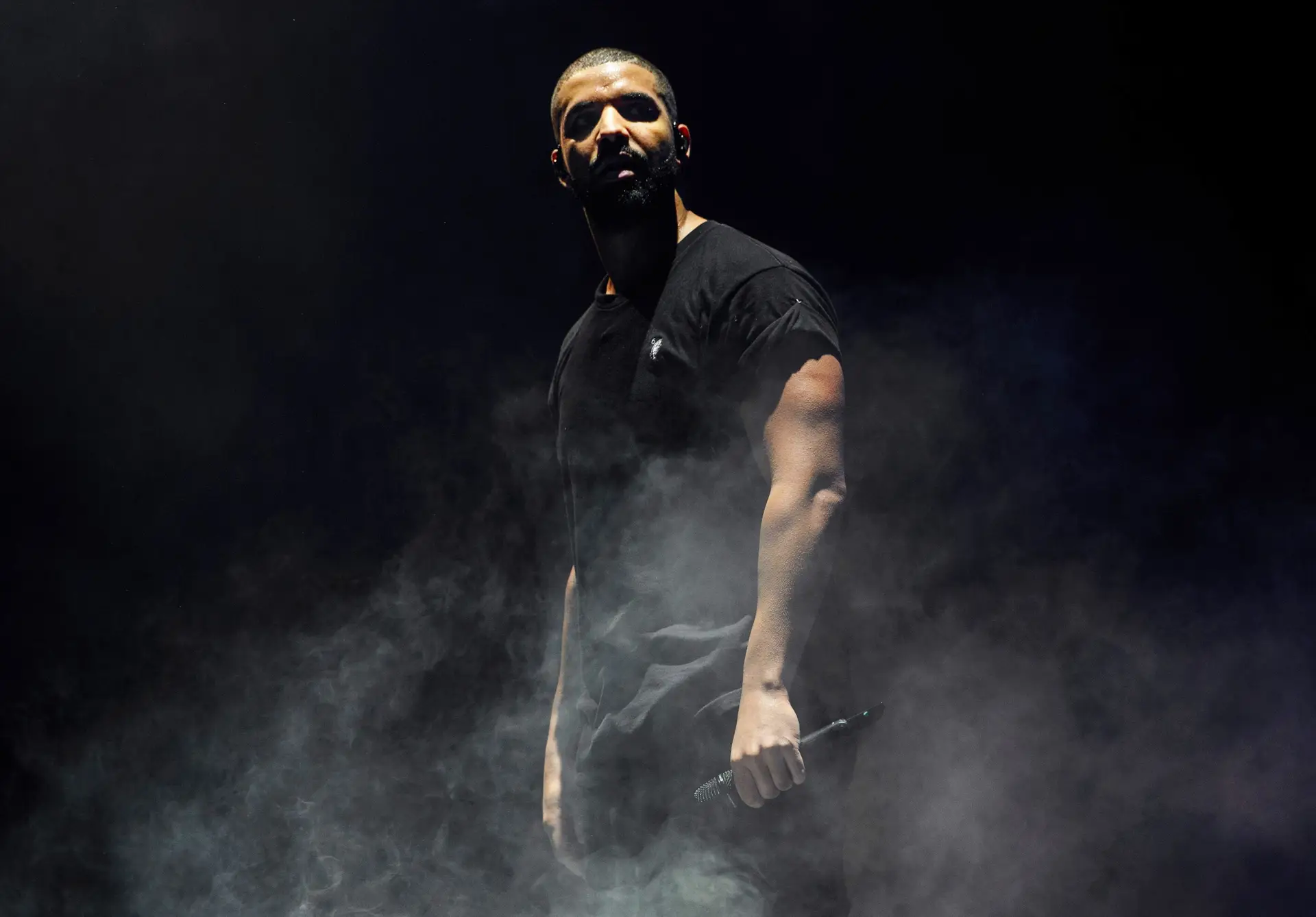 Drake Surpreende F Durante Concerto Carro De Mais De Mil Euros