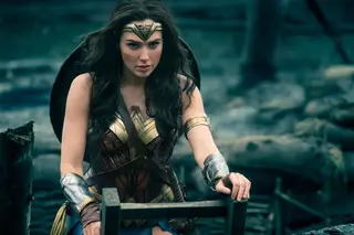 Wonder Woman salva vítimas de bullying