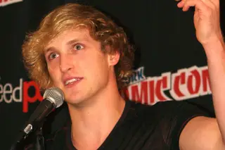 Logan Paul é criticado por filmar vítima de suicídio