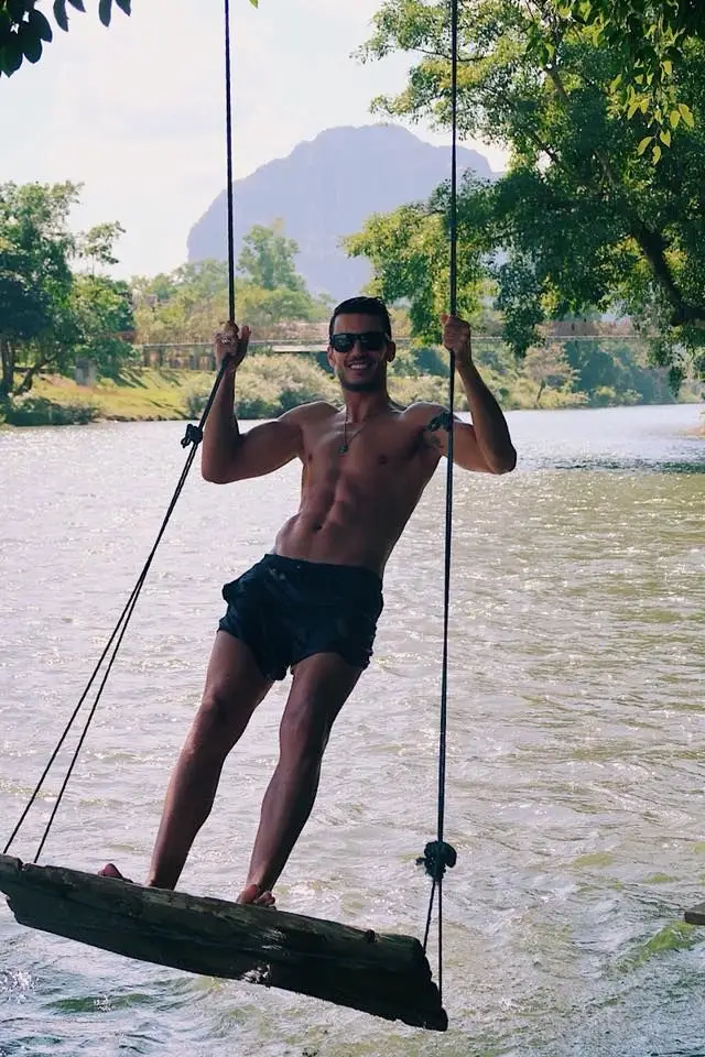 Com uma carreira de sucesso no mundo da moda e mais recentemente na televisão, o manequim e apresentador da TVI Ruben Rua sempre teve bastantes cuidados com o corpo e são regulares as suas idas ao ginásio. Ter de abdicar de pizas, bolos de chocolate e francesinhas é o que mais lhe custa!