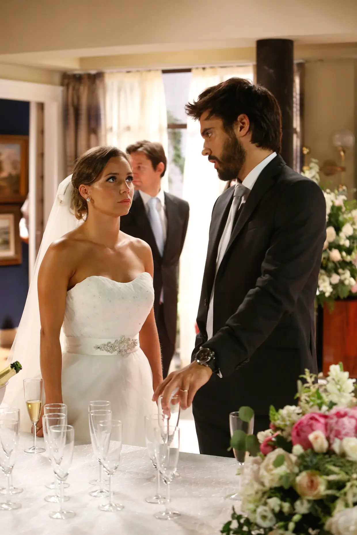 Abril - Inicia as gravações da novela da SIC “Espelho d’Água” interpretando a vilã Filipa. É um dos maiores desafios para Luciana Abreu na área da representação.