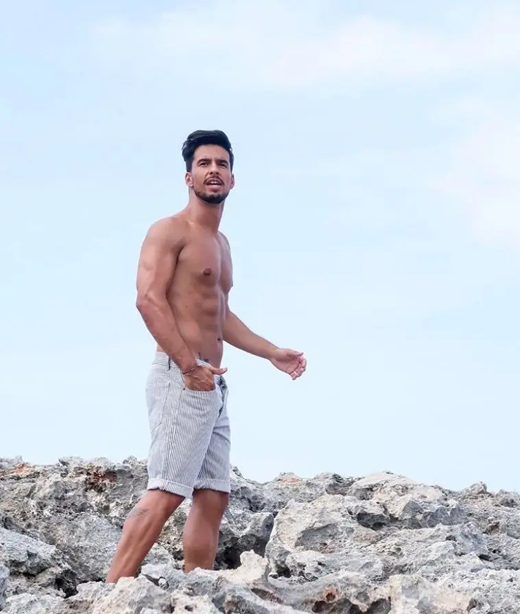 A lutar por um lugar no top de apresentadores da TV, o jovem sabe que, além do talento e trabalho, o aspeto físico também importa. Aliando uma alimentação cuidada ao exercício, João Montez mostra-se em forma.