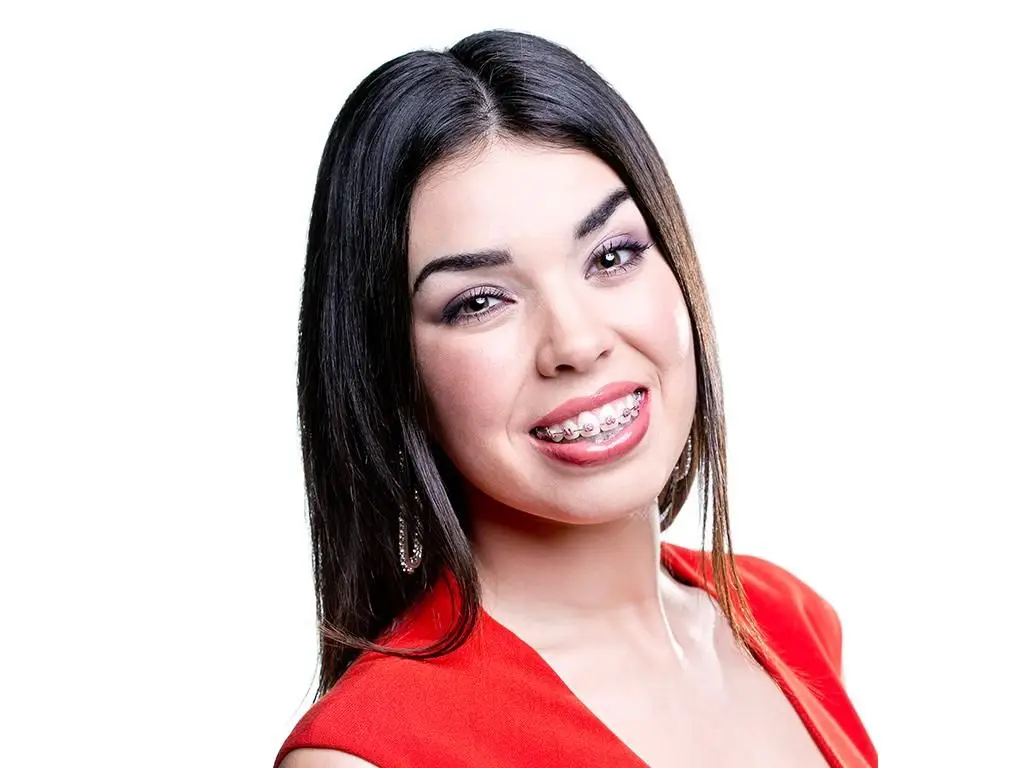 Isabela - A Isabela reside em Lisboa e tem 19 anos. Terminou o 12º ano e está a preparar-se para entrar na faculdade. É viciada em compras, gosta de maquilhar e adora ser fotografada. Diz que por trás do seu aspeto doce e delicado, existe uma mulher justa e que sabe bem o que quer. Não é fácil tirá-la do sério, mas assume ter pavor de estar perto de pessoas a ressonar. Apesar de ser a mais jovem do grupo, a Isabela sabe que tem tudo para superar este grande desafio.