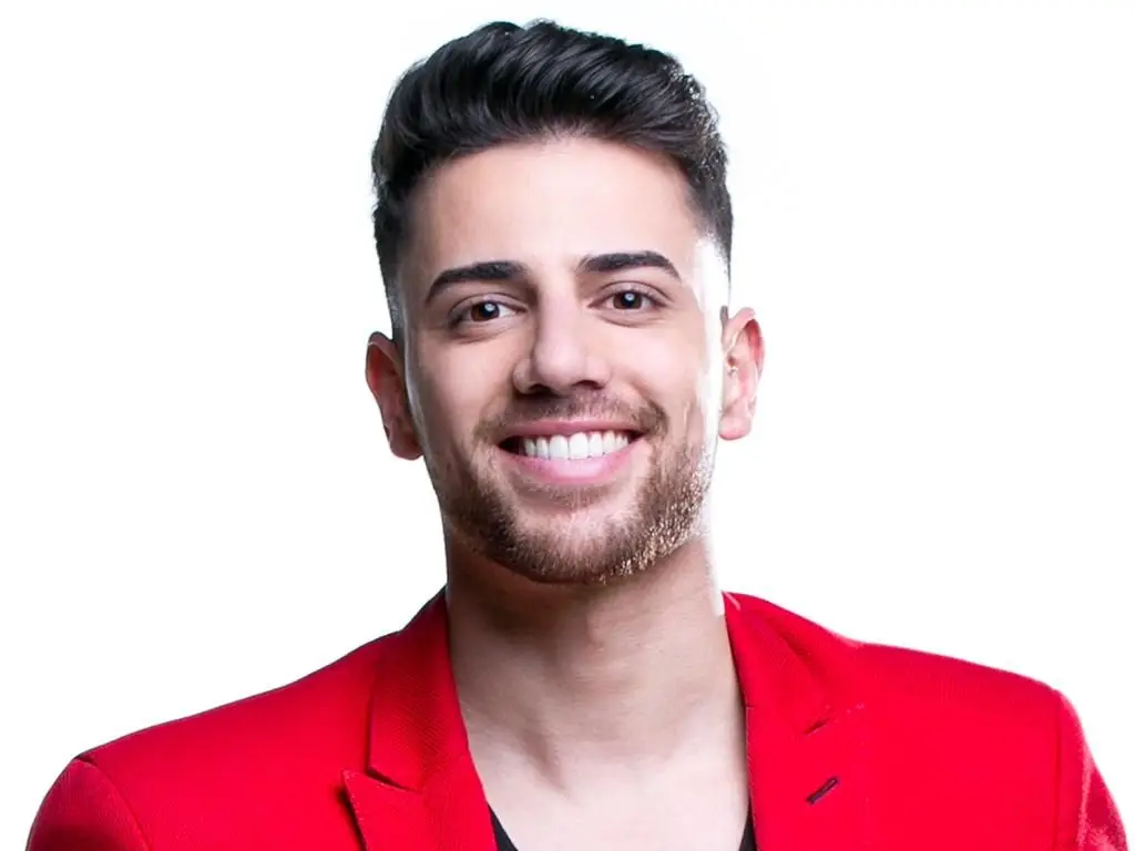 Rui - O Rui tem 23 anos e reside em Vila Real de Santo António. É barbeiro de profissão e assume ser obcecado com a sua imagem. Já fez algumas operações plásticas para sentir-se melhor e acredita ter o sorriso mais bonito de Portugal. Está solteiro e privilegia as amizades coloridas. Diz ser muito exigente com as mulheres e que ainda não apareceu uma princesa, que lhe “encha” as medidas.