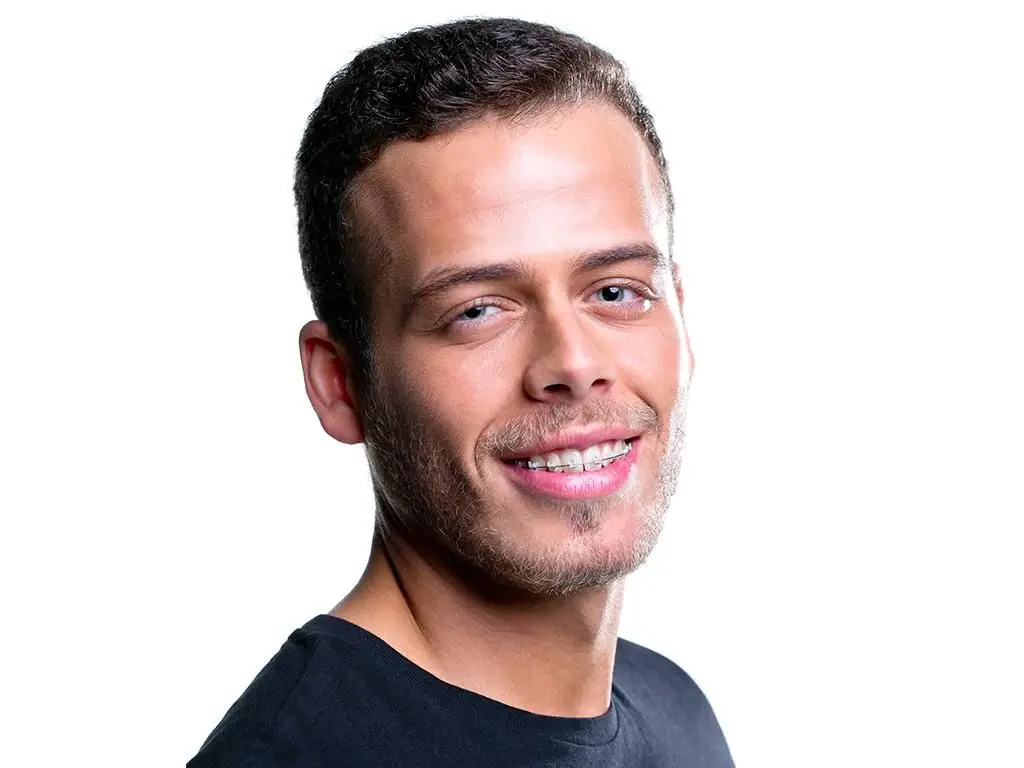João - O João tem 25 anos e vem de Valongo. É desportista por vocação, treina diariamente e gosta de confecionar a sua própria dieta. O João assegura que não tem “meio termo” e é muito perspicaz. Quem o provocar, não fica sem resposta. Está solteiro e de coração disponível. Entra na Casa dos Segredos com o seu irmão Pedro, para adicionar mais picante à sua vida.