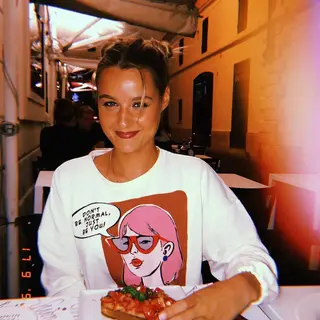 Kelly Bailey desmente rumores de discussões com publicação romântica