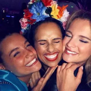 Kelly Bailey ensina passos de dança a Rita Pereira e Júlia Palha