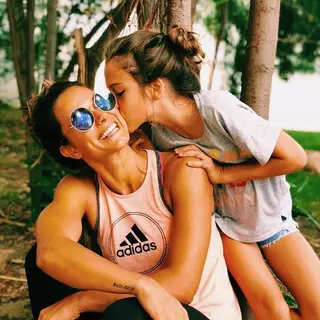 Cláudia Vieira leva a filha a conhecer a nova casa da SIC