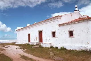 Ermida de Nossa Senhora do Socorro, na Serra do Socorro, em Enxara do Bispo, Torres Vedras (maio de 2002)