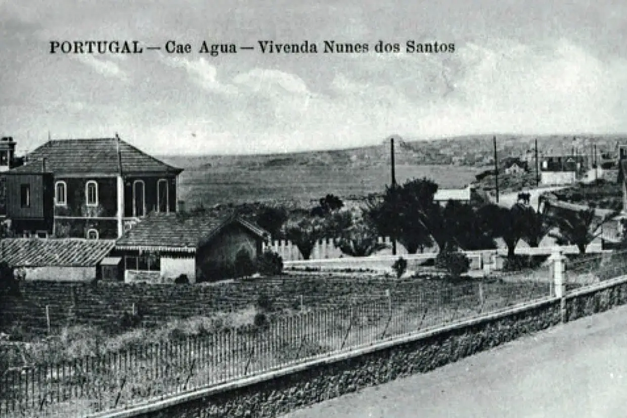 Casa de Abílio Nunes dos Santos, em Cai Água, no início do século XX. Foi demolida para a construção da Marginal