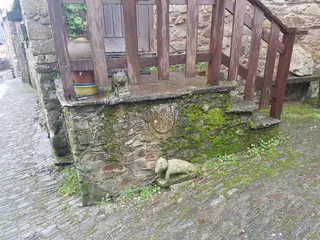 Bichos acorrentados em Gondramaz