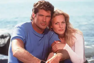 David Hasselhoff e Rebecca Carlton, de Baywatch, em 1995