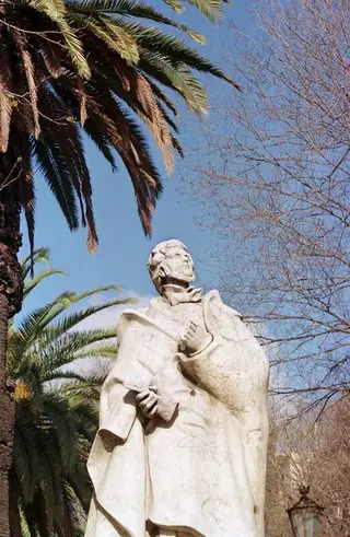 Estátua de Almeida Garrett na Avenida da Liberdade em Lisboa