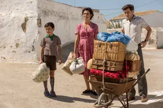 Salvador e os pais: memórias de infância em flashback