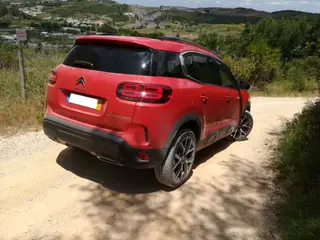 Para baixo todos os santos ajudam