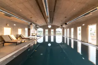 Partilha e bem-estar são os pontos de partida do Craveiral, que inclui piscina aquecida, além de ginásio, spa, sauna, banho turco e jacuzzi